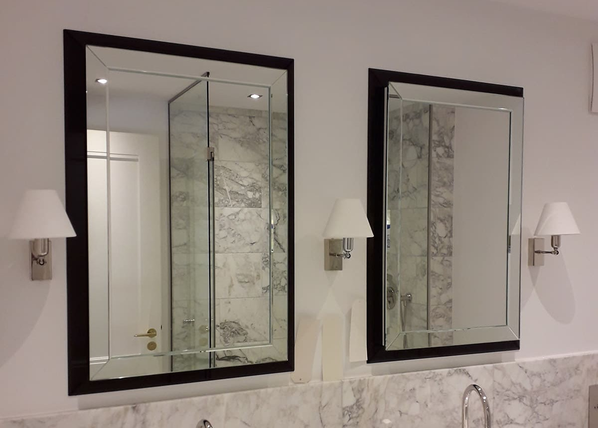 Badezimmerspiegel mit Facettenfassung